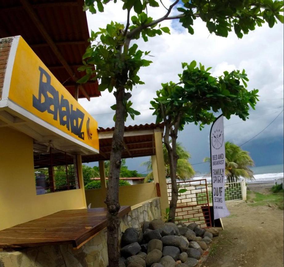 Bed and Breakfast Bananoz Surfhouse Transito Exteriér fotografie